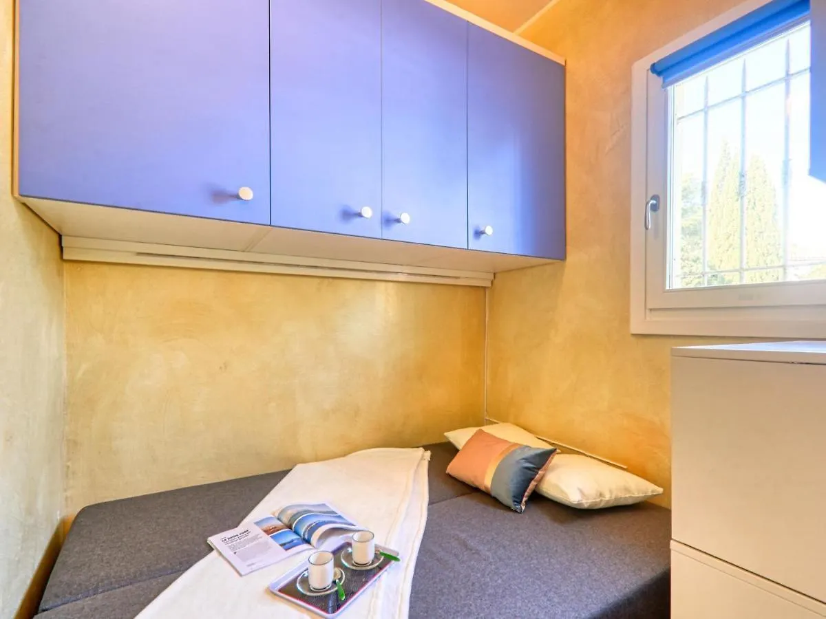 Apartment Les Bougainvilliers By Interhome Saint-Raphael